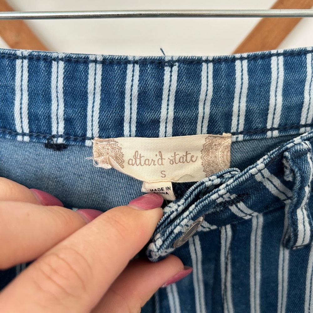 💫Altar'd State Blue and White Striped Flare Jeans - Picture 6 of 10